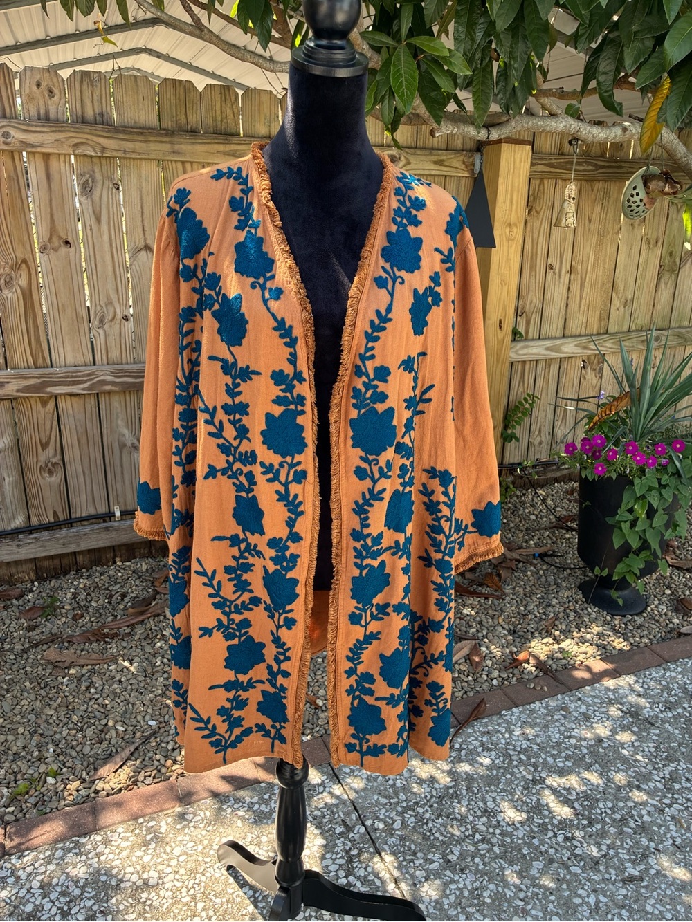 Angel Heart Boutique 3X Embroidered Floral Kimono Bell Sleeve Boho Plus Size
--
